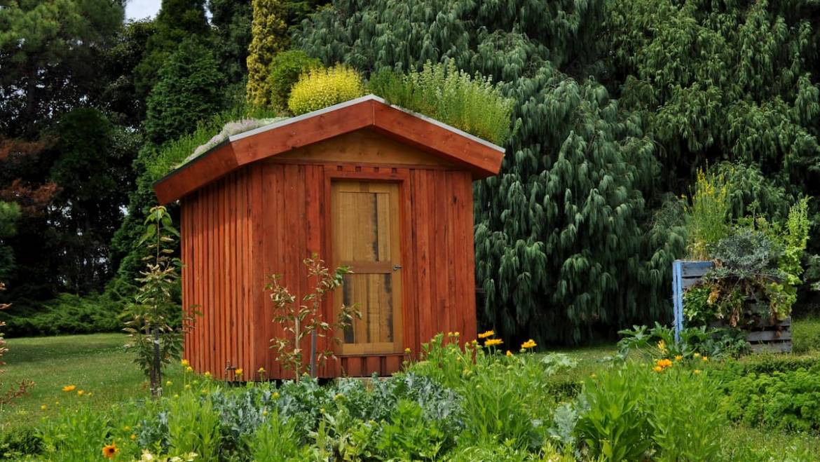 2 superbes idées pour décorer son abri de jardin avec Pinterest